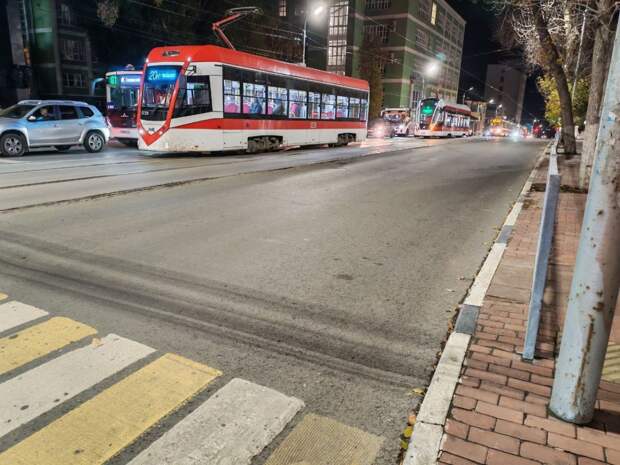 В Самаре на улице Красноармейской из-за конфликтного пассажира встали трамваи