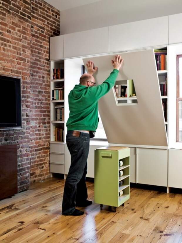 Раскладной мини-офис поможет значительно сэкономить пространство в малогабаритной квартире. 