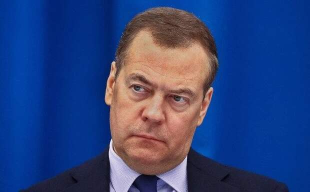 Медведев заявив о &laquo;пылающей&raquo; Украине в случае ударов по Крыму