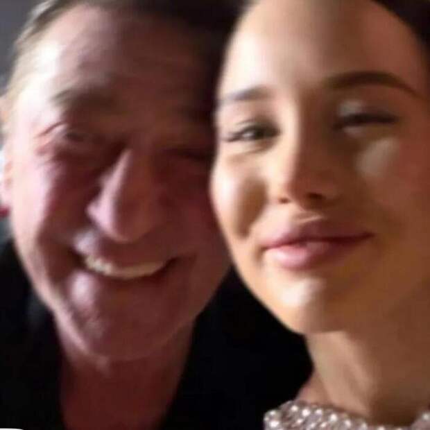 «Моё настроение в праздничную ночь»: Григорий Лепс впервые показал романтическое фото с Авророй Кибой