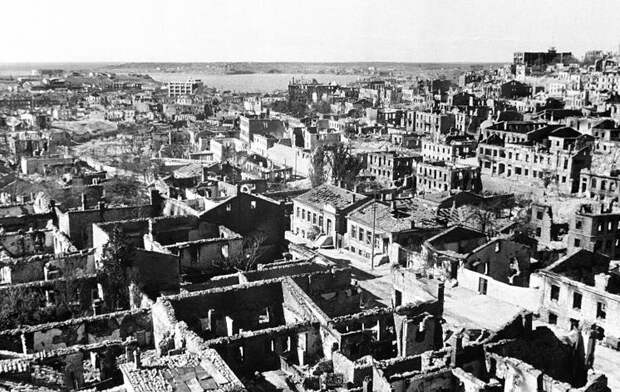 "Нас не слышит земля": 75 лет назад началась оборона Севастополя