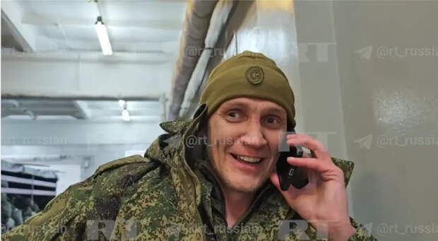 «Люблю тебя»: RT снял трогательную беседу освобождённого русского пленного с женой