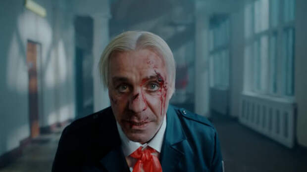 Лидер Rammstein выпустил клип с Аглаей Тарасовой и Александром Реввой