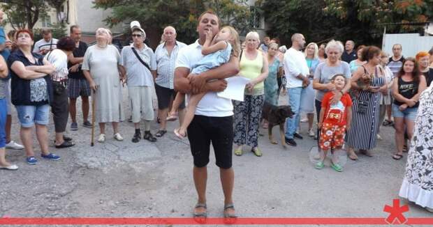 300 ленинградцев: жители Гурзуфа просят Кабанова защитить их от «Артека»