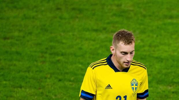Два футболиста сборной Швеции заразились COVID-19 перед стартом Евро-2020
