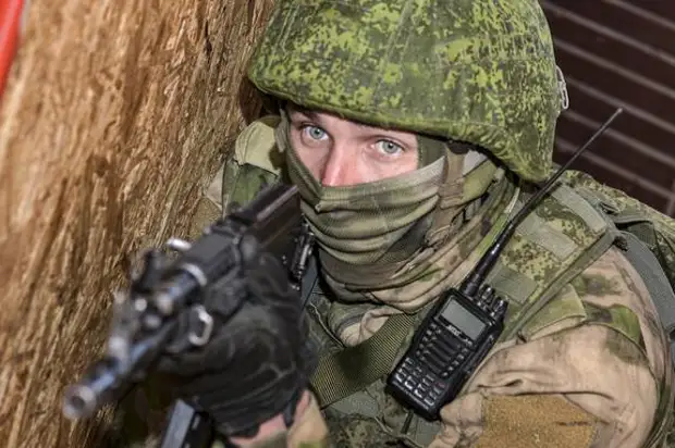 Минобороны России показало кадры высадки десанта и взятия под контроль аэродрома на Украине