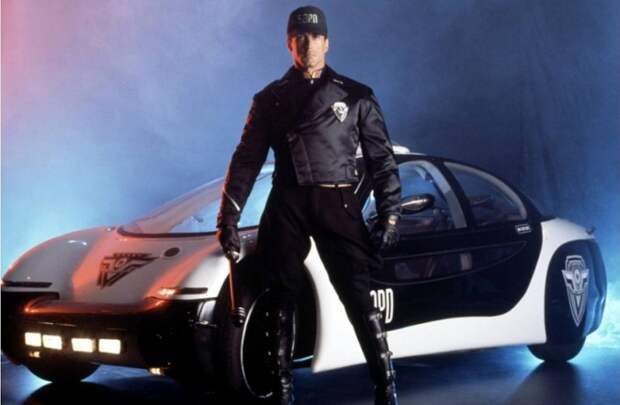Достаточно скучную картину будущего, по меркам современного человека, рисует нам фантастическая комедия «Разрушитель» 1993 года с Сильвестром Сталлоне в главной роли. автопилот, беспилотник, беспилотные автомобили