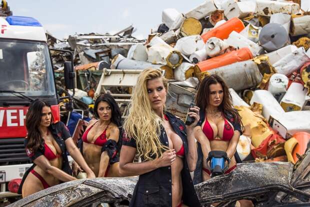 Девчонки — огонь: как снимали календарь FireGirls-2017 с сексуальными пожарницами