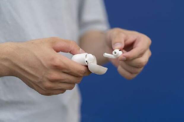 Врач указала на опасность наушников-затычек