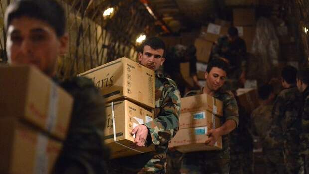 Российские военные за сутки раздали сирийцам восемь тонн гуманитарки