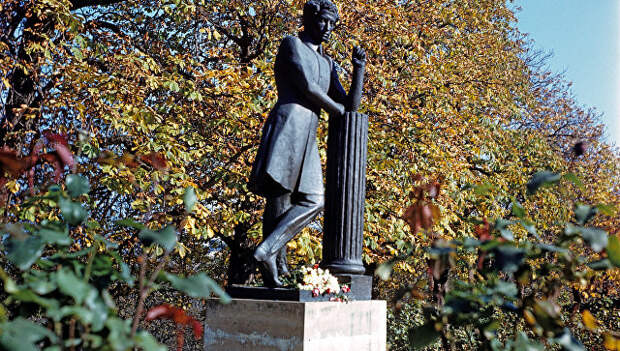 Памятник А.С. Пушкину в Молдавии. Архивное фото