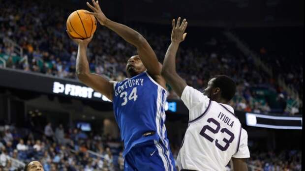 Oscar Tshiebwe at the NCAA Tournament