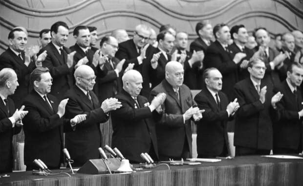 Рыба сгнила с головы: почему СССР был обречен на развал ещё до Горбачёва