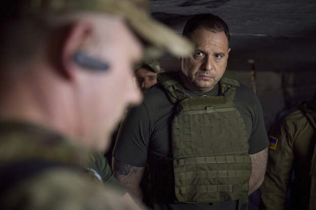 Экс-глава ОП Ермак не пытался уйти добровольцем на фронт, несмотря на заявления