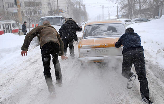 Снегопад в регионах вызвал транспортный коллапс