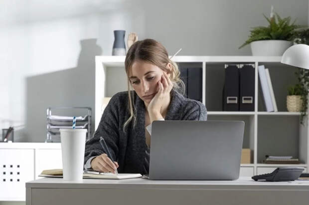 Эксперт Захаров рассказал, в каких сферах практикуют «тихое увольнение»