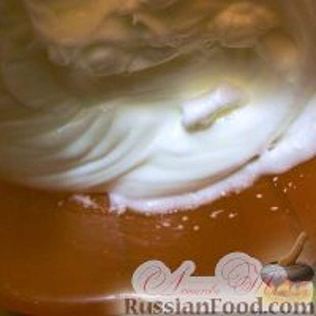 Фото приготовления рецепта: Торт "Птичье молоко" (по классическому рецепту) на брауни - шаг №8