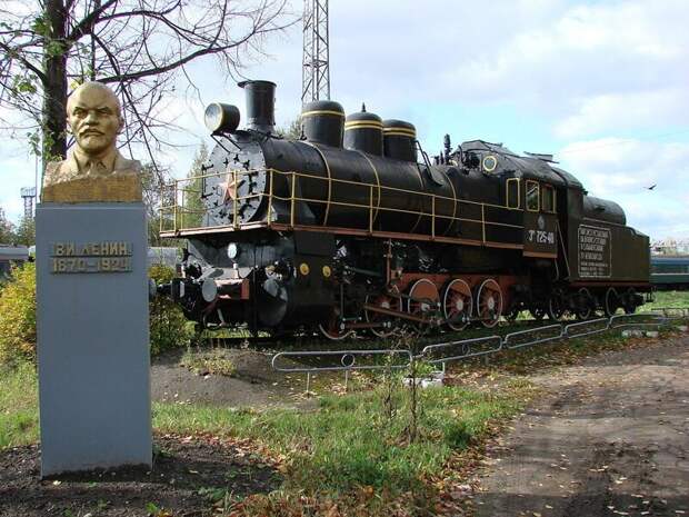 Железнодорожные артефакты: памятники поездам город, депо, локомотив, памятник, паровоз, поезд, эстетика