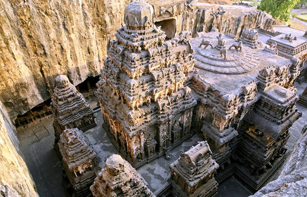 Загадка древнего индийского храма, который вырезан из цельной скалы