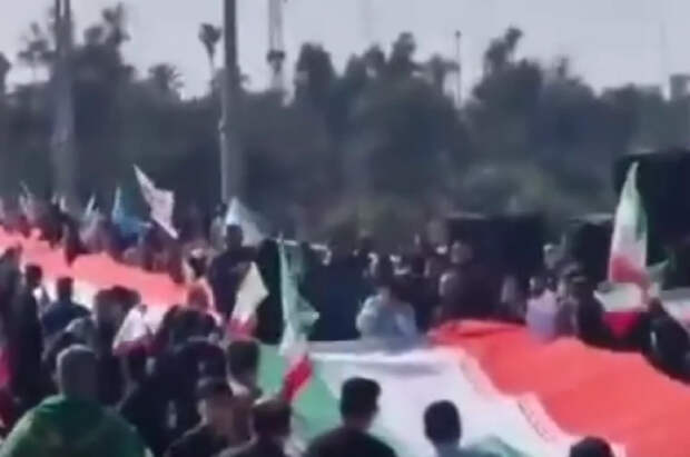 Жители Ирана выстроились в живые цепи на мостах из-за угроз США бомбить их