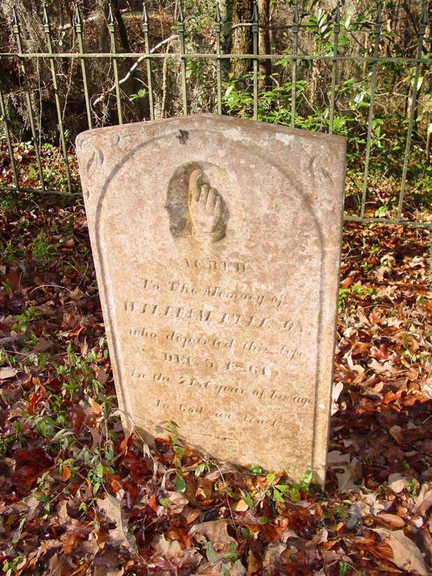 Надгробный камень на могиле Уильяма Эллисона младшего. 