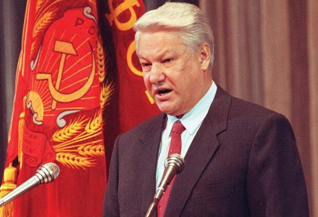 Почему Ельцин демонстративно порвал с советским прошлым