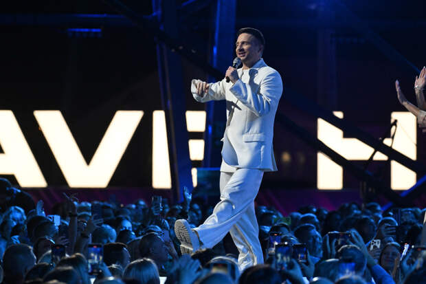 Зал рыдал вместе с ним: Лазарев сорвался на сцене