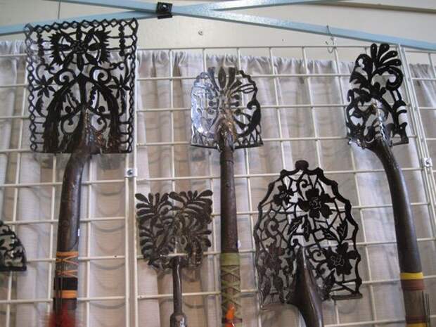 yard art ideas | Shovel heads turned into lace from Kelly Phipps Metalworks: 