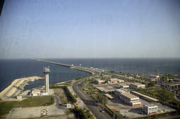 Соединяющий Бахрейн и Саудовскую Аравию мост атаковали дроном