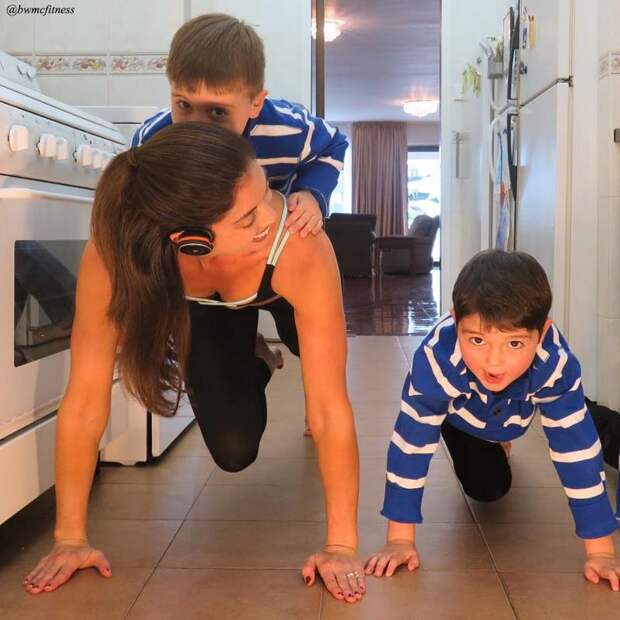Дженнифер Гельман - спортивная мама, тренирующаяся даже во время готовки