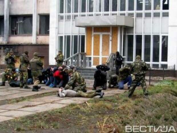 В Мариуполе прошли первые совместные учения военных и активистов В Мариуполе прошли первые совместные учения военных и активистов
