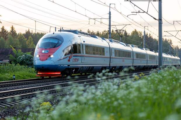 Российские железные дороги расширили расписание движения "Сапсанов" между Москвой и Санкт-Петербургом в связи с высоким спросом