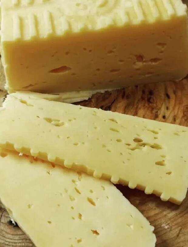Простой рецепт: как из литра молока приготовить настоящий сыр Чеддер, сразу 1,5 кг