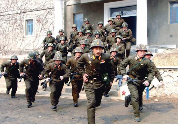 Боевая мощь воинственной КНДР в фотографиях