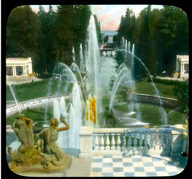 Петергоф: вид на Большой каскад фонтанов из дворца