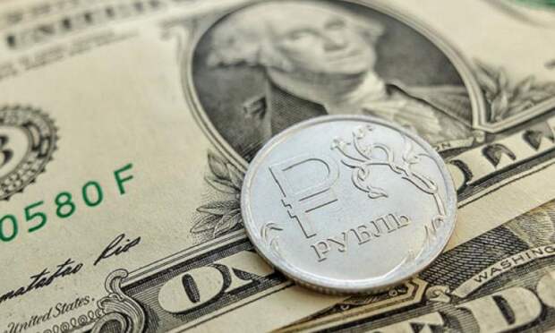 Впервые за полтора года доллар опустился ниже 60 рублей