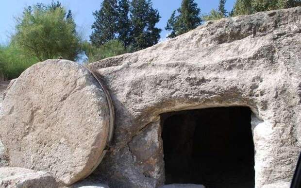 вход в гробницу Иисуса