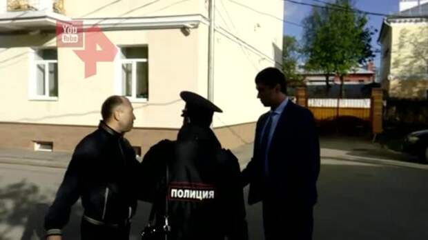 В Сети обсуждают видео с оскорбившим мужчину чиновником из Ярославля