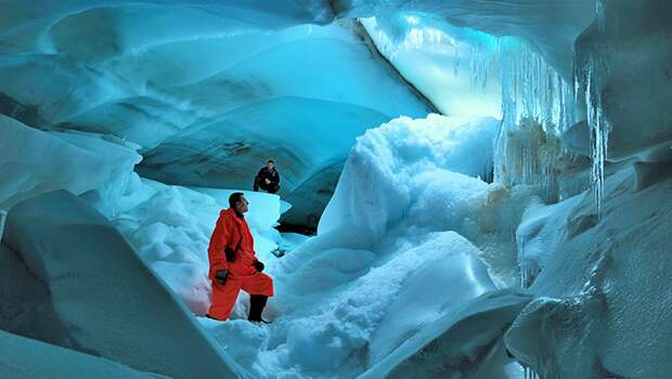 Ледяные пещеры вулкана Эребус. Фото: geoclab.ru