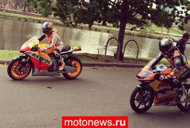 Педроса упал с мотоцикла на мельбурнской улице
