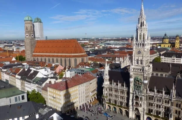 Bild: противники военной реформы ФРГ облили краской стенд Бундесвера в Йене