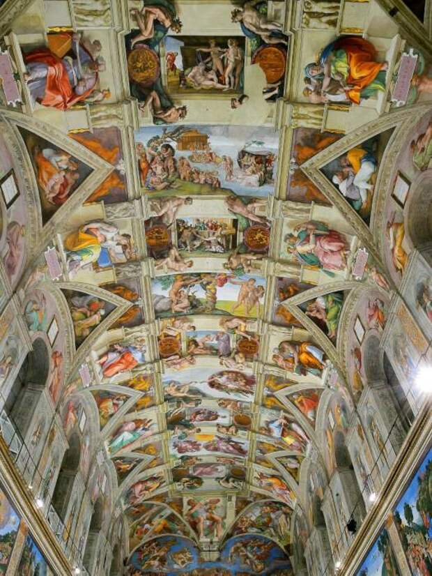 На роспись потолка великий Микеланджело потратил более 5 лет ежедневного изнуряющего труда (Сикстинская капелла, Ватикан). | Фото: cachitosdearte.blogspot.com.