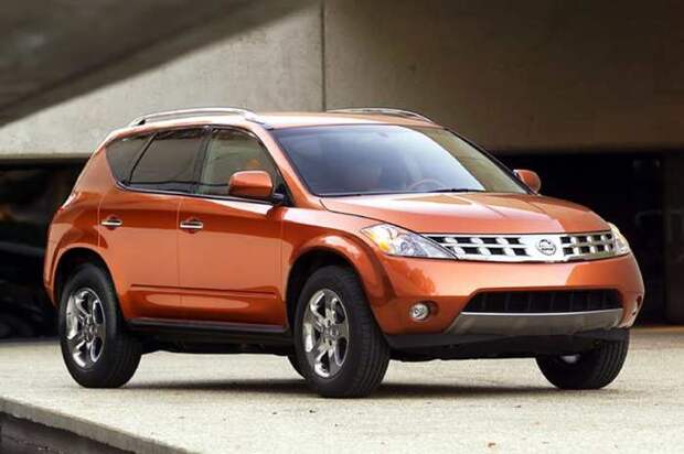 Японский кроссовер Nissan Murano 2003 года.