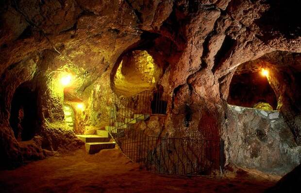 Невероятный подземный город Деринкую.