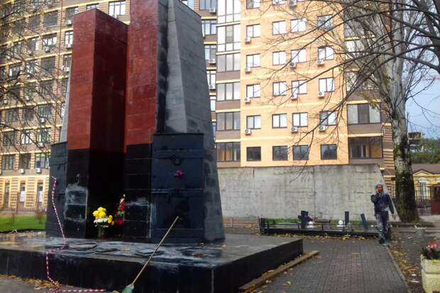 Ростов на дону памятник жертвам политических репрессий. Памятник жертвам политических репрессий «метафизические сфинксы». Мемориал жертвами политических репрессий в ростове на дону. Ростов на дону памятник жертвам политических репрессий. Мемориал на буденовском ростов-на-дону.