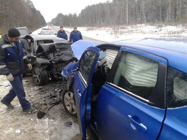 Авария дня. Смертельное ДТП по дороге в Муром Авария дня. Смертельное ДТП по дороге в Муром авария, авария дня, видео, дтп, лобовое столкновение
