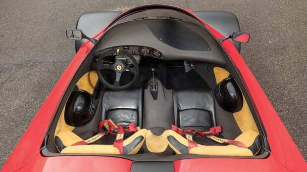 Благодаря новому кузову, который легче стандартного на 30 процентов, баркетта может разгоняться до «сотни» за пять секунд. Серийному Ferrari 328 GTS для этого требуется 6,4 секунды. Максимальная скорость концепт-кара — 278 километров в час. ferrari, авто, автоаукцион, автодизайн, автомобили, аукцион, концепт, концепт-кар