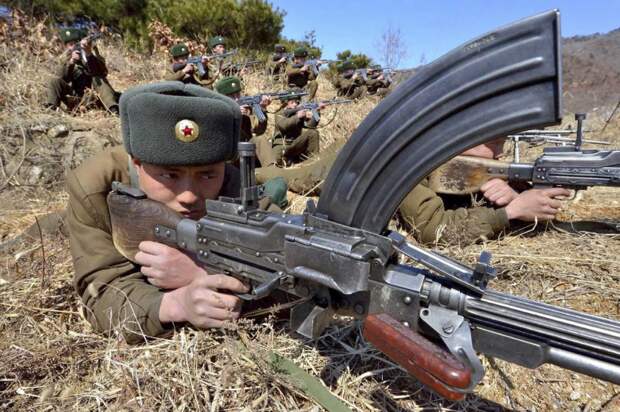 Боевая мощь воинственной КНДР в фотографиях
