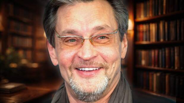 «Не умеешь ничего, иди в артисты!»: как 62-летний Александр Домогаров прошел путь от амплуа ловеласа до тихого семейного счастья