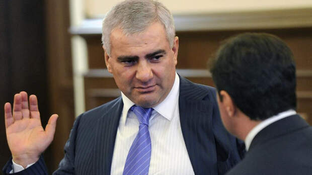 Суд в Ереване вновь отправил в СИЗО бизнесмена Карапетяна